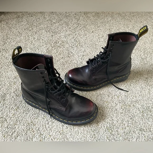 Dr. Martens 1460 Lace Up Boot Size 8 - Picture 2 of 7